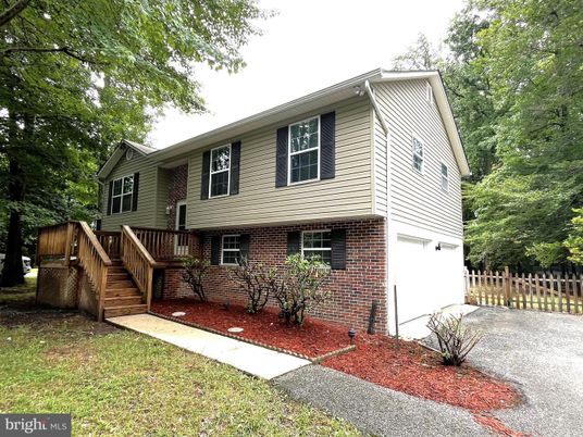 Attached, Exterior, Facade, Brick Facade, Raised Ranch