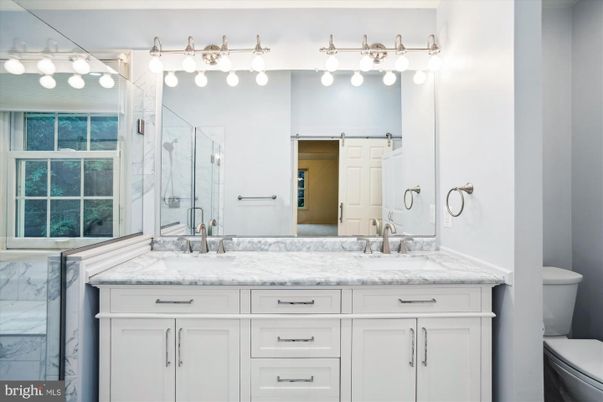 Bathroom, Dual Sink Vanities, Interior