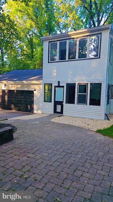 Attached, Exterior, Facade, Raised Ranch