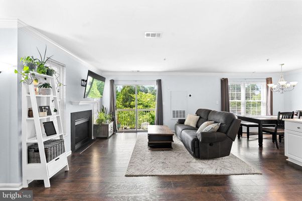 Chandelier, Dining room, Fireplace, Interior, Wood Texture Flooring