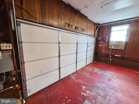 Garage, Interior, Wooden Walls