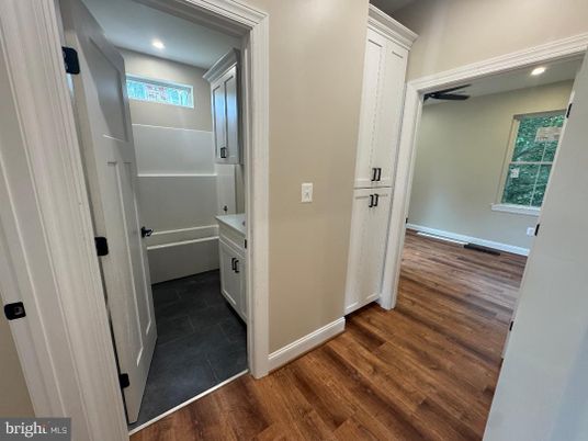Interior, Recessed Lighting, Wood Texture Flooring