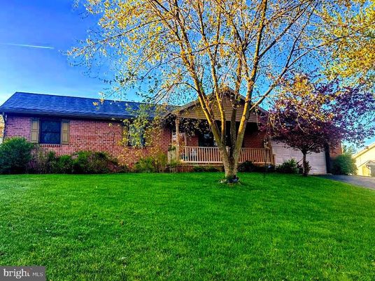 Attached, Exterior, Facade, Brick Facade, Ranch