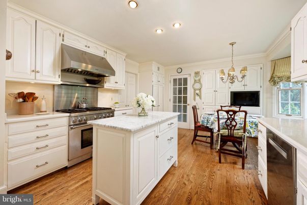 Chandelier, Dining room, Interior, Kitchen, Recessed Lighting, Stainless Steel Appliances, Wood Texture Flooring