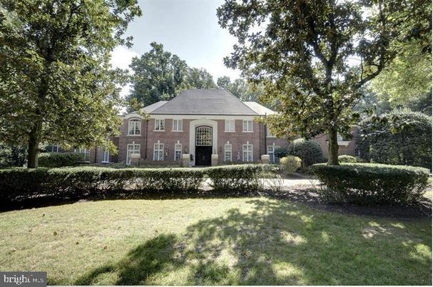 Backyard, Exterior, Facade, Brick Facade, French Provincial