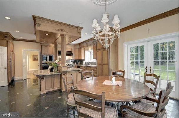 Chandelier, Dining room, Interior, Kitchen, Recessed Lighting, Stainless Steel Appliances