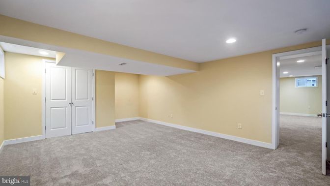 Empty room, Interior, Recessed Lighting