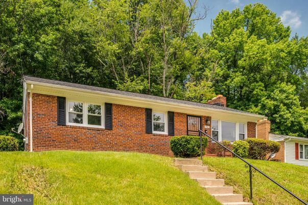 Exterior, Facade, Brick Facade, Ranch