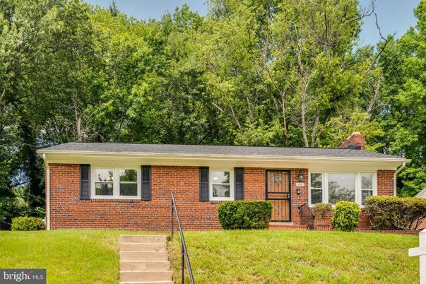 Exterior, Facade, Brick Facade, Ranch