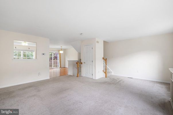 Empty room, Interior, Pendant Lights