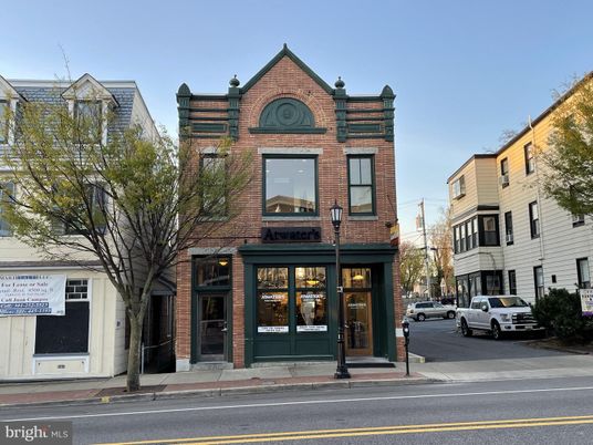 Exterior, Facade, Brick Facade, Rowhouse