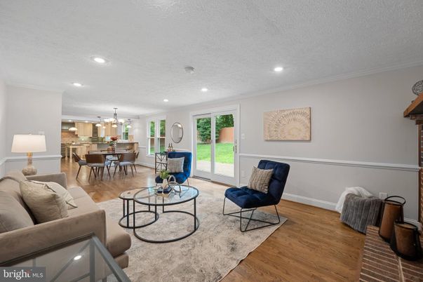 Chandelier, Dining room, Interior, Living room, Pendant Lights, Recessed Lighting, Wood Texture Flooring