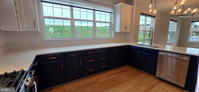 Interior, Kitchen, Pendant Lights, Wood Texture Flooring