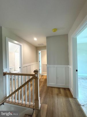Interior, Recessed Lighting, Water, Wood Texture Flooring