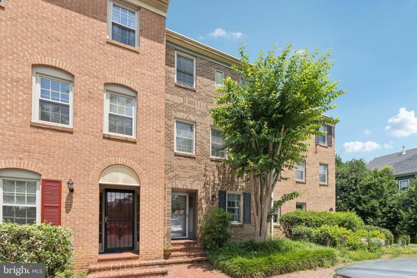 Exterior, Facade, Brick Facade, Rowhouse
