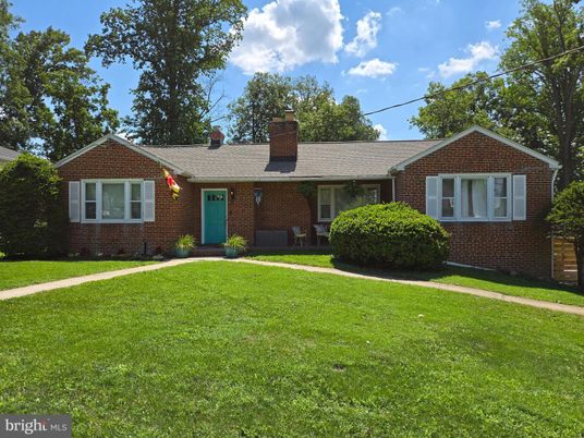 Exterior, Facade, Brick Facade, Ranch