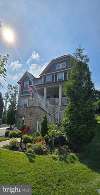 Exterior, Facade, Queen Anne Victorian