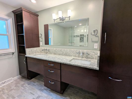 Bathroom, Dual Sink Vanities, Interior, Recessed Lighting