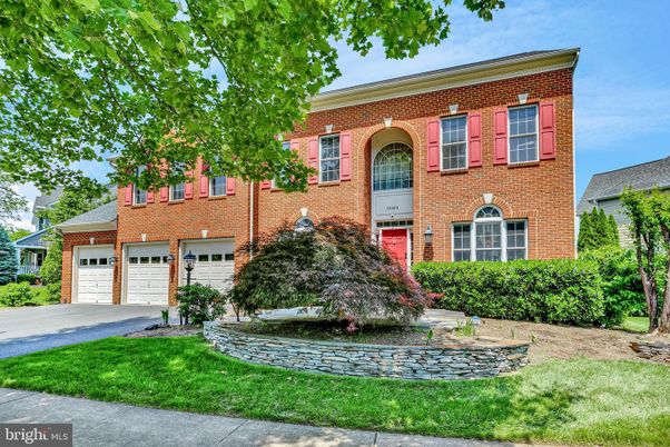 Attached, Exterior, Facade, Brick Facade, Georgian