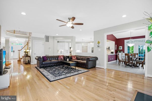 Dining room, Interior, Living room, Pendant Lights, Recessed Lighting, Wood Texture Flooring