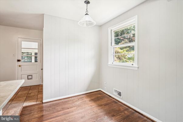 Empty room, Interior, Pendant Lights, Wood Texture Flooring