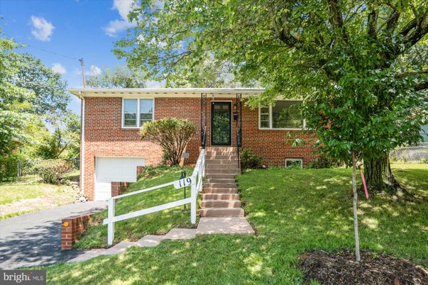 Attached, Exterior, Facade, Brick Facade, Raised Ranch