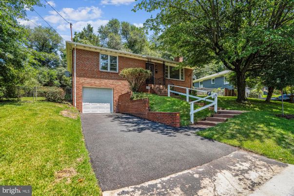 Attached, Exterior, Facade, Brick Facade, Raised Ranch