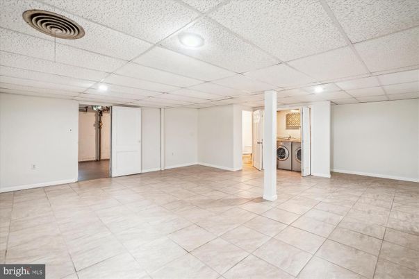 Empty room, Interior, Recessed Lighting, Utility Closets, Washer