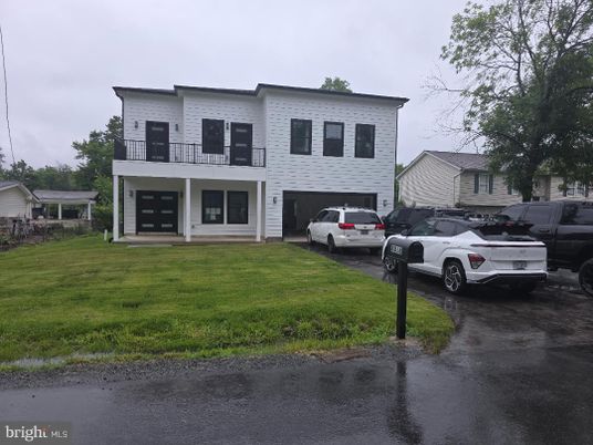 Attached, Exterior, Facade, Rowhouse