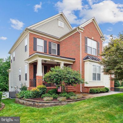 Exterior, Facade, Brick Facade, Queen Anne Victorian