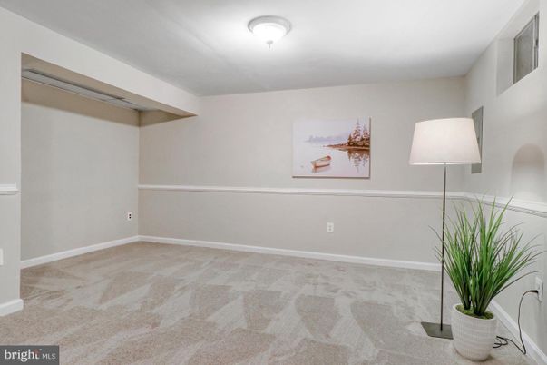 Empty room, Interior