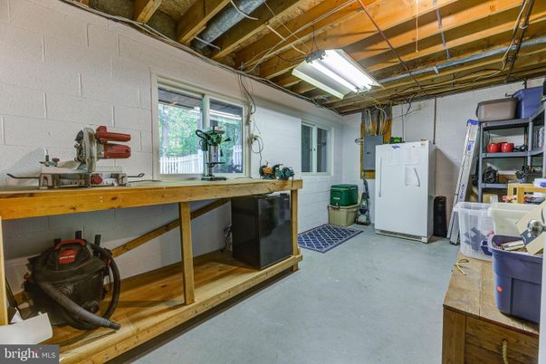 Interior, Washer, Wooden Beams