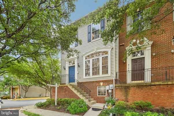 Exterior, Facade, Brick Facade, Rowhouse