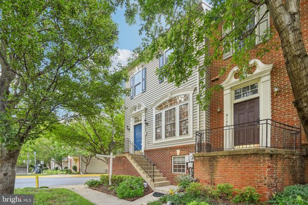 Exterior, Facade, Brick Facade, Rowhouse