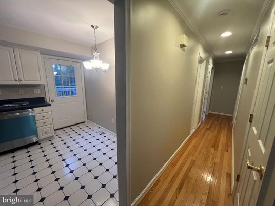 Interior, Pendant Lights, Recessed Lighting, Wood Texture Flooring