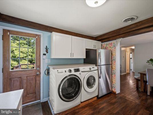 Interior, Washer, Wood Texture Flooring
