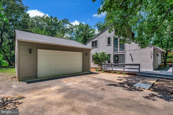 Detached Garage, Exterior