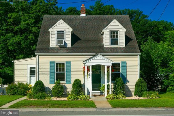 Exterior, Facade, Cape Cod