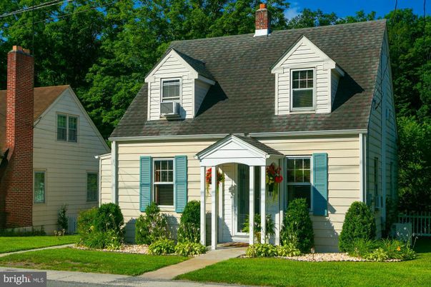 Exterior, Facade, Cape Cod