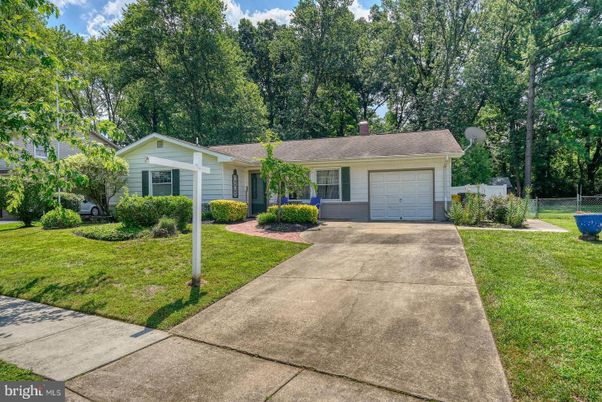 Attached, Exterior, Facade, Ranch