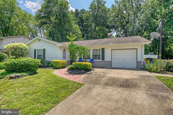 Attached, Exterior, Facade, Ranch