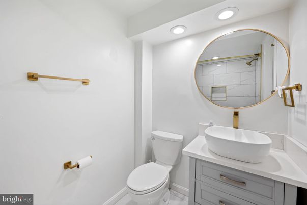 Bathroom, Interior, Recessed Lighting