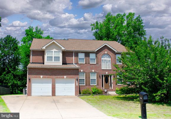 Attached, Exterior, Facade, Brick Facade, Georgian