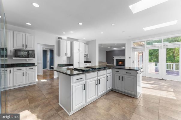 Fireplace, Interior, Kitchen, Recessed Lighting