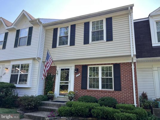 Exterior, Facade, Brick Facade, Rowhouse