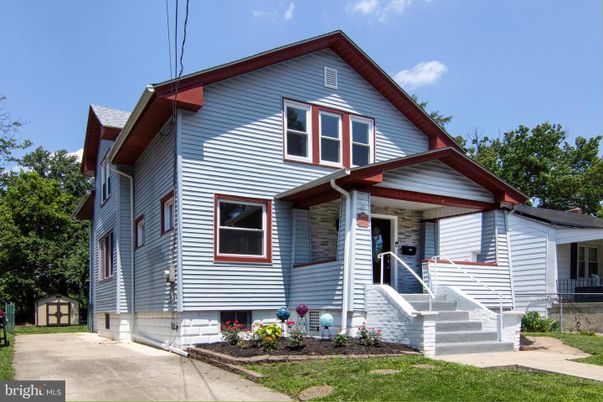 Exterior, Facade, Queen Anne Victorian