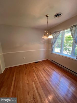 Empty room, Interior, Pendant Lights, Wood Texture Flooring
