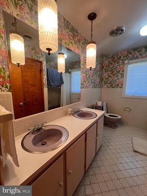 Bathroom, Dual Sink Vanities, Interior, Pendant Lights