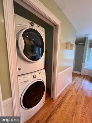 Interior, Utility Closets, Washer, Wood Texture Flooring