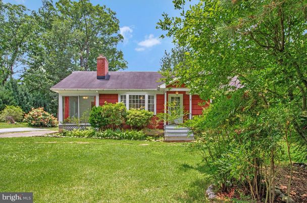 Backyard, Exterior, Facade, Cape Cod